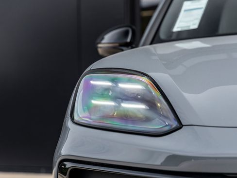 New 2025 Porsche Cayenne E-Hybrid Coupe AWD/4WD image 18