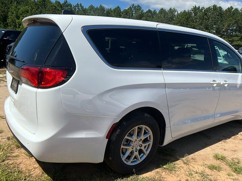 New 2026 Chrysler Voyager LX image 8