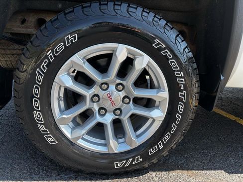 Used 2017 GMC Sierra 1500 SLT w/ SLT Preferred Package AWD/4WD image 9