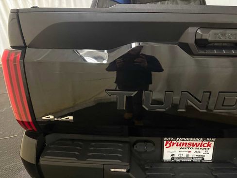 Used 2024 Toyota Tundra SR5 w/ SR5 Convenience Package AWD/4WD image 17