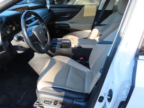 Used 2019 Lexus ES 350 w/ Premium Package image 38