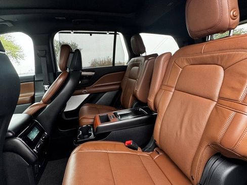 Used 2020 Lincoln Aviator Reserve w/ Equipment Group 202A image 13