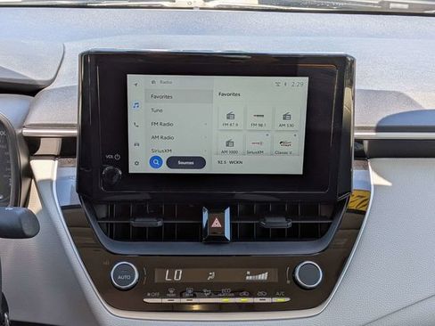 Used 2025 Toyota Corolla LE FWD image 17
