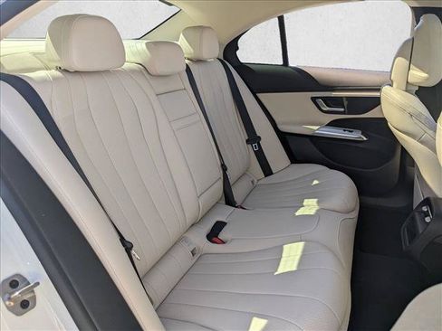 Used 2025 Mercedes-Benz E 350 Sedan image 20