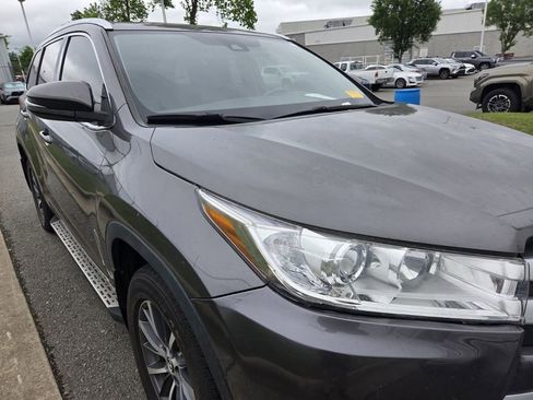 Used 2018 Toyota Highlander XLE FWD image 10