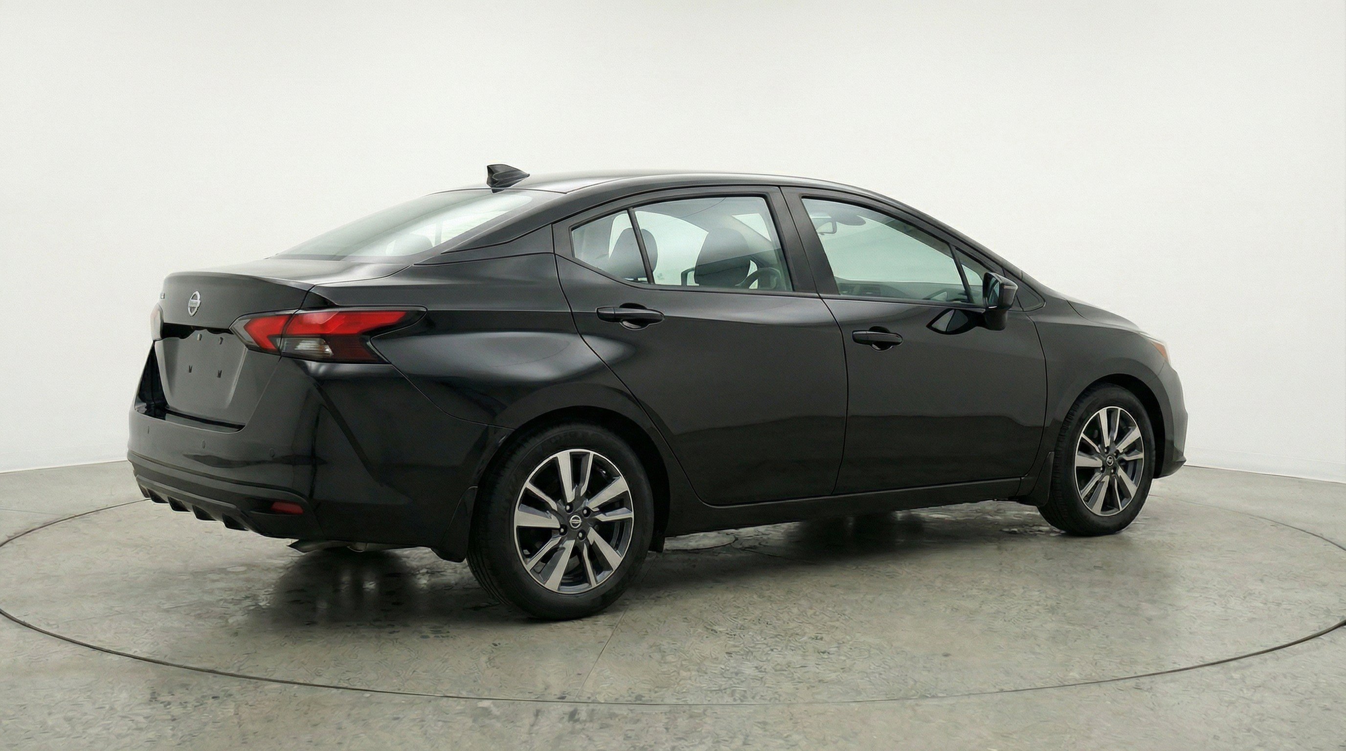 Used 2025 Nissan Versa SV FWD image 9