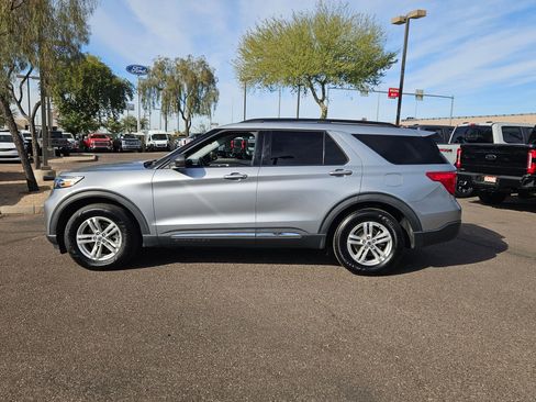 Used 2022 Ford Explorer XLT image 9