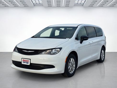 New 2026 Chrysler Voyager LX image 7