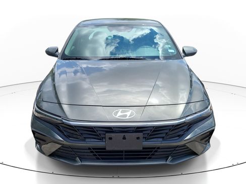 Used 2024 Hyundai Elantra SEL FWD image 2