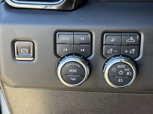 Used 2023 GMC Sierra 1500 AT4 w/ Technology Package image 25