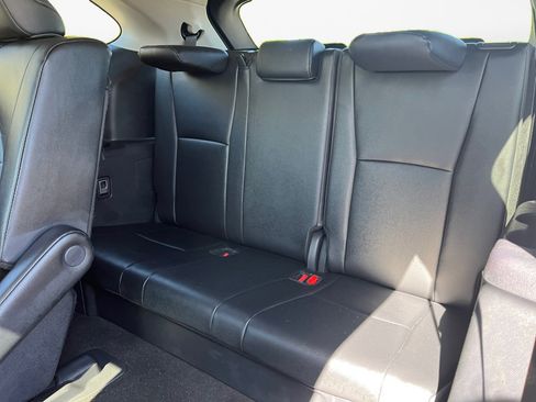 Used 2025 Toyota Highlander XLE AWD/4WD image 15