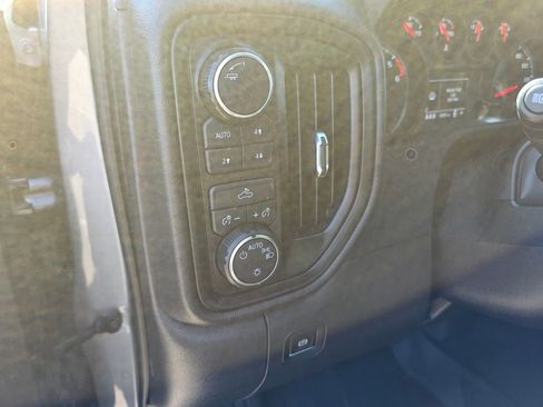 Used 2024 Chevrolet Silverado 1500 Custom Trail Boss w/ LPO, Dark Essentials Package image 18