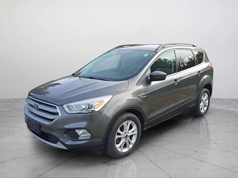 Used 2017 Ford Escape SE w/ Equipment Group 201A image 1