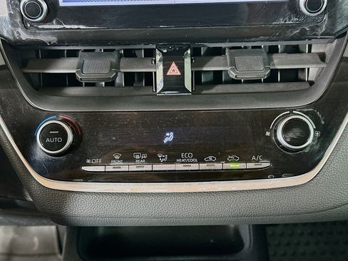 Used 2020 Toyota Corolla LE image 22