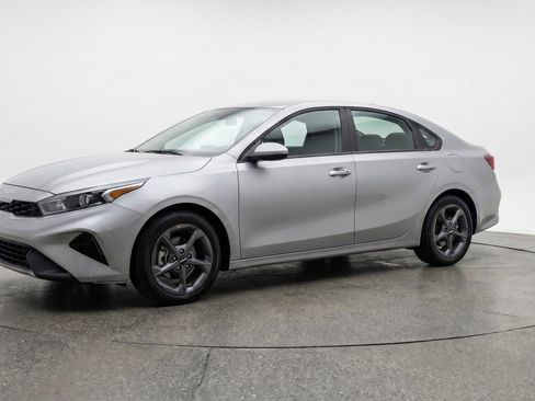 Used 2025 Kia K4 FWD image 3