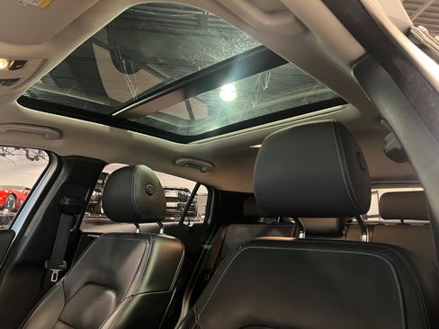 Used 2018 INFINITI QX30 Premium w/ Navigation Package image 23