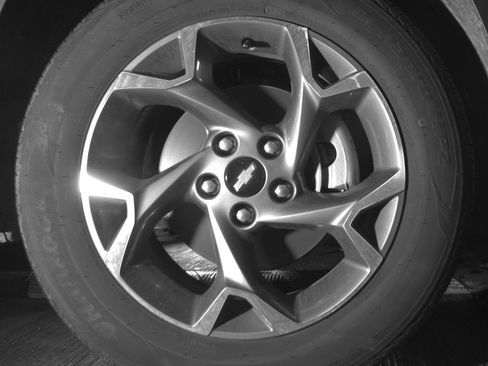 Used 2025 Chevrolet Trax LT FWD image 13