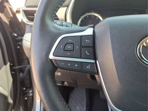 Used 2022 Toyota Highlander Limited AWD/4WD image 17