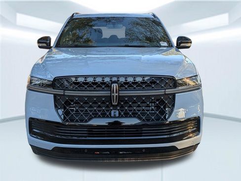 New 2026 Lincoln Navigator Reserve w/ Jet Appearance Package AWD/4WD image 18