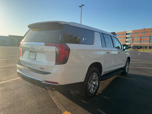Used 2025 GMC Yukon XL Denali AWD/4WD image 16