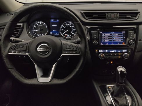 Used 2020 Nissan Rogue SV FWD image 22