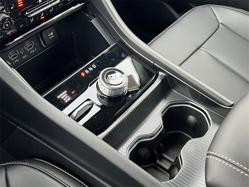 New 2025 Jeep Grand Cherokee Limited w/ Black Appearance Package image 31