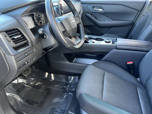 Used 2025 Nissan Rogue SV AWD/4WD image 12