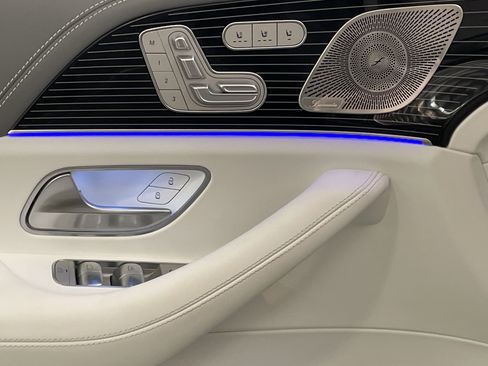 Certified 2025 Mercedes-Benz Maybach GLS 600 4MATIC image 17