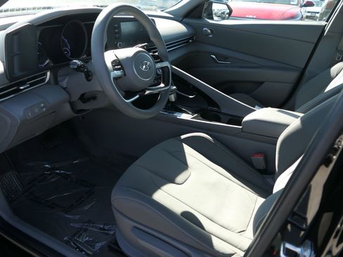 Used 2023 Hyundai Elantra Blue image 12