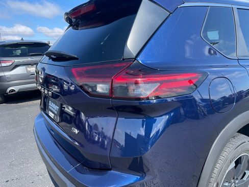 Used 2024 Nissan Rogue SV FWD image 28