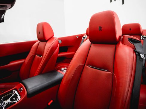 Used 2017 Rolls-Royce Dawn RWD image 48