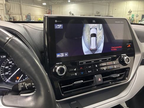 Used 2021 Toyota Highlander Platinum image 34