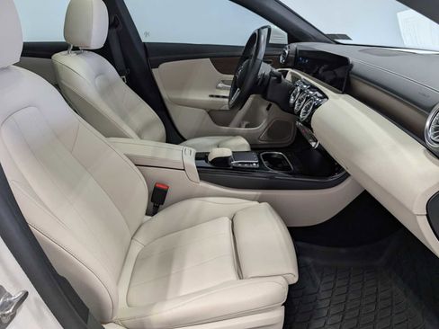 Used 2023 Mercedes-Benz CLA 250 4MATIC image 38