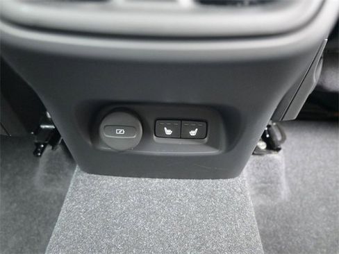 Used 2023 Volvo XC40 B5 Plus w/ Protection Package Premier image 33