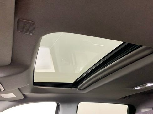 Used 2022 GMC Sierra 1500 SLT w/ SLT Convenience Package image 7