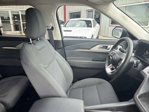 Used 2025 Ford Explorer Active image 10