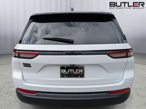 New 2026 Jeep Grand Cherokee Altitude RWD image 5