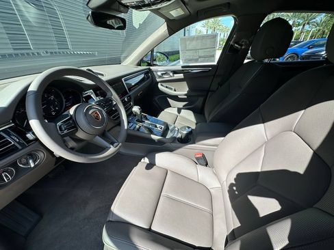 Used 2026 Porsche Macan AWD/4WD image 4