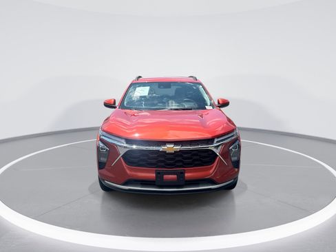 Used 2024 Chevrolet Trax LT w/ Driver Confidence Package FWD image 3