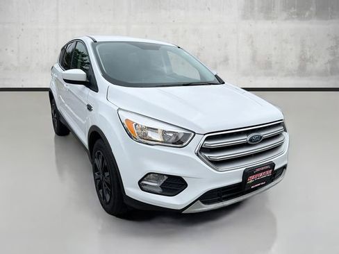 Used 2019 Ford Escape SE image 3