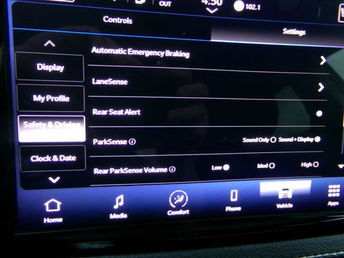 Used 2023 Chrysler Pacifica Touring-L AWD/4WD image 23
