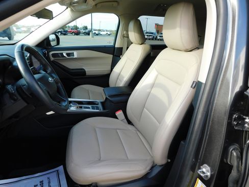 Used 2020 Ford Explorer XLT w/ Equipment Group 202A image 13
