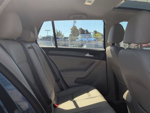 Used 2018 Volkswagen Golf SE FWD image 16