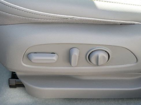 Used 2023 Chevrolet Bolt EUV Premier image 17