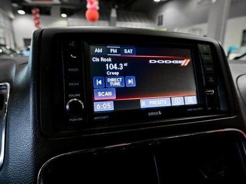 Used 2019 Dodge Grand Caravan SE w/ UConnect Hands-Free Group image 34