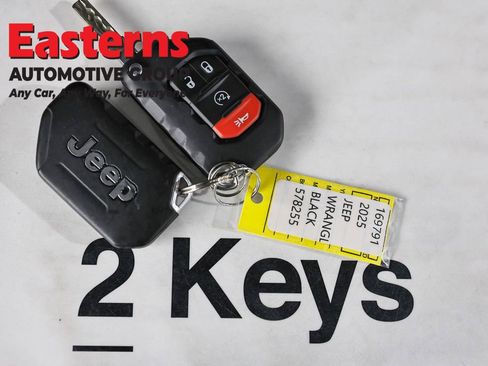 Used 2025 Jeep Wrangler Unlimited Sahara image 25