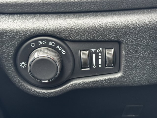 New 2027 Chrysler Pacifica Select FWD image 25