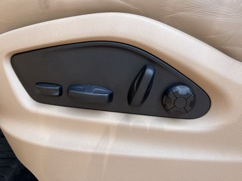 Used 2022 Porsche Cayenne AWD/4WD image 39