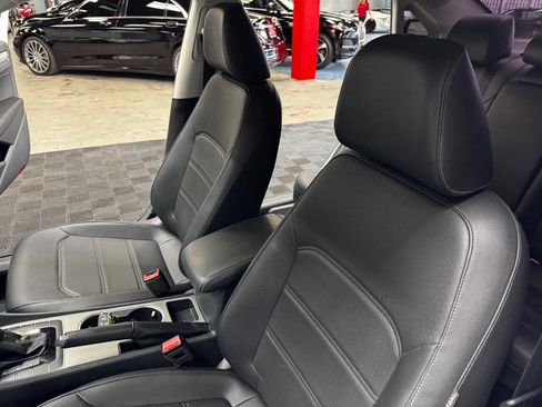 Used 2021 Volkswagen Passat 2.0T SE image 32