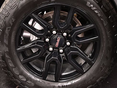 Used 2024 GMC Sierra 1500 Elevation w/ Elevation Premium Package AWD/4WD image 9